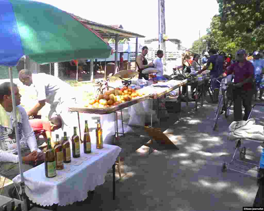 El reportero ciudadano de José R Borges recorre mercados privados de venta a la población en Cabaiguán, Sancti Spíritus.